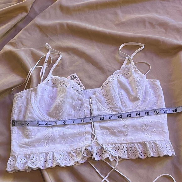NEVER WORN Adorable eyelet underwire flounce trim corset top bralette - Picture 1 of 4